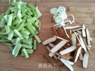 肉末芹菜炒香干的做法步骤：2