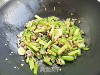 肉末芹菜炒香干的做法步骤：6