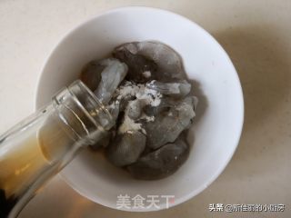 菠菜炒虾仁的做法步骤：1