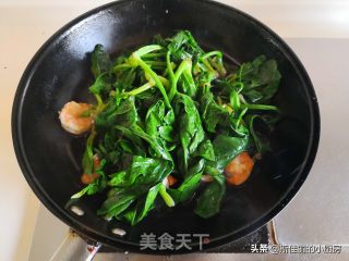 菠菜炒虾仁的做法步骤：5