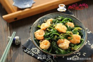 菠菜炒虾仁的做法步骤：7