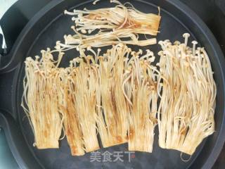 电饼铛烤金针菇的做法步骤：4