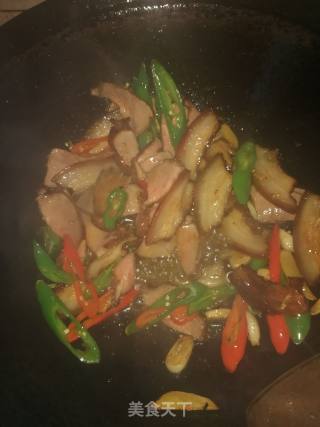 #团圆饭#榨菜回锅肉的做法步骤：7