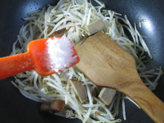 素火腿炒绿豆芽的做法步骤：5