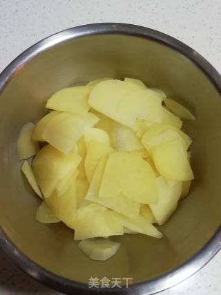 尖椒土豆片的做法步骤：1