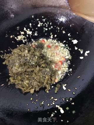 雪菜烧黄鱼的做法步骤：8