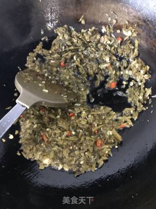 雪菜烧黄鱼的做法步骤：9