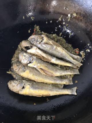 雪菜烧黄鱼的做法步骤：10