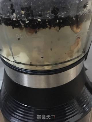 甜山药核桃黑芝麻糊的做法步骤：12