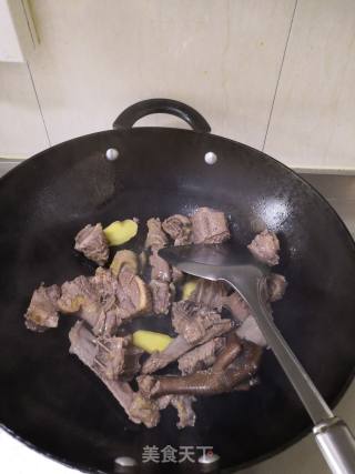 酸萝卜炖老鸭的做法步骤：6