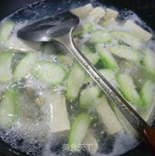 丝瓜花蛤豆腐汤的做法步骤：9