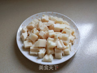 糖醋藕丁的做法步骤：1