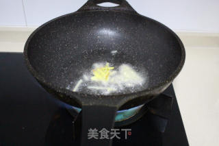 青椒蘑菇炒牛肉的做法步骤：4