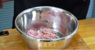 京酱肉丝超简单做法，肉丝爽滑，酱香浓郁，大人孩子都喜欢，比饭店做的还好吃！的做法步骤：3