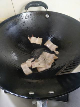 回锅肉炒蒜苗的做法步骤：5