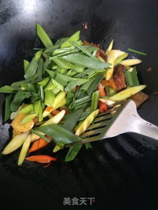 回锅肉炒蒜苗的做法步骤：10