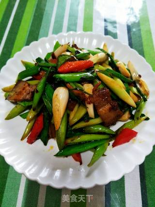 回锅肉炒蒜苗的做法步骤：11