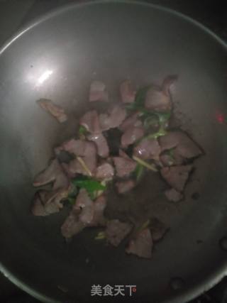茨菇炖肉片的做法步骤：1