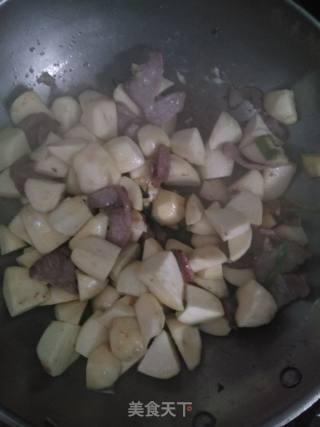 茨菇炖肉片的做法步骤：2