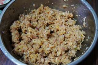 酸菜猪肉馅水饺的做法步骤：2