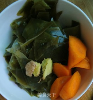 排骨海带胡萝卜汤-电压锅版的做法步骤：1