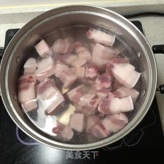 秘制红烧肉的做法步骤：1