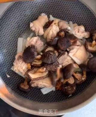 香菇鸡肉的做法步骤：6