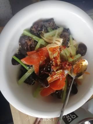 凉拌芹菜腐竹的做法步骤：9