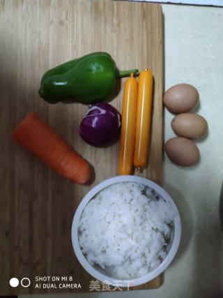 蔬菜蛋炒饭的做法步骤：1