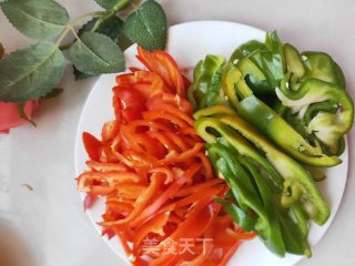 豆腐炒彩椒的做法步骤：1