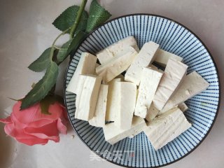 豆腐炒彩椒的做法步骤：2