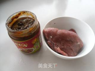 胡椒酱煎肉的做法步骤：1