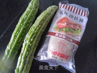胡椒味苦瓜沙拉的做法步骤：1