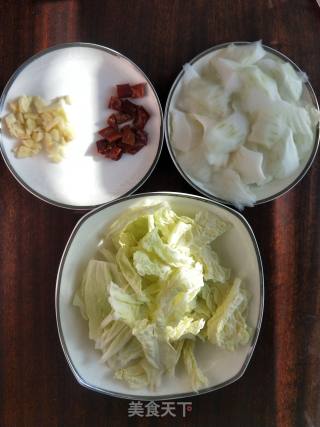 醋熘白菜的做法步骤：1