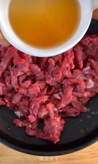 洋葱炒牛肉的做法步骤：1