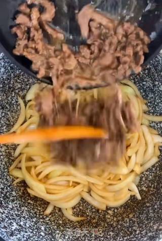 洋葱炒牛肉的做法步骤：11