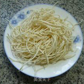 枸杞鸡蛋汤面的做法步骤：1
