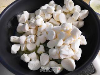 蔓越莓花生牛轧糖的做法步骤：4