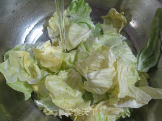 油豆条炒牛心菜的做法步骤：2