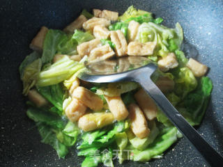 油豆条炒牛心菜的做法步骤：7