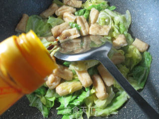 油豆条炒牛心菜的做法步骤：8