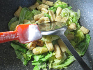 油豆条炒牛心菜的做法步骤：9
