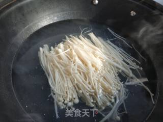 金针菇炒肉丝的做法步骤：5
