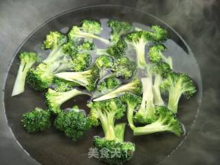 蚝油腊肠西蓝花的做法步骤：4