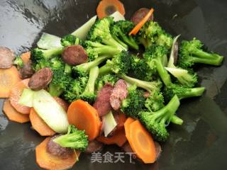 蚝油腊肠西蓝花的做法步骤：7