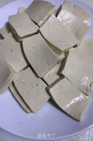韭菜炒豆腐的做法步骤：1