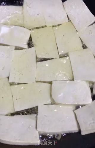 韭菜炒豆腐的做法步骤：2
