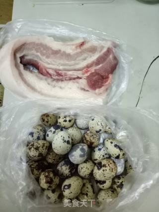 五花肉烧土豆鹌鹑蛋的做法步骤：1