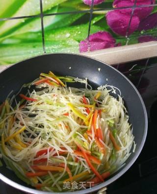 (卷饼菜)素炒彩蔬丝的做法步骤：6