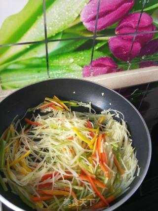 (卷饼菜)素炒彩蔬丝的做法步骤：7